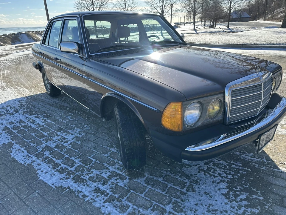 1983 Mercedes-Benz W123 Sedan - Image 2 of 31