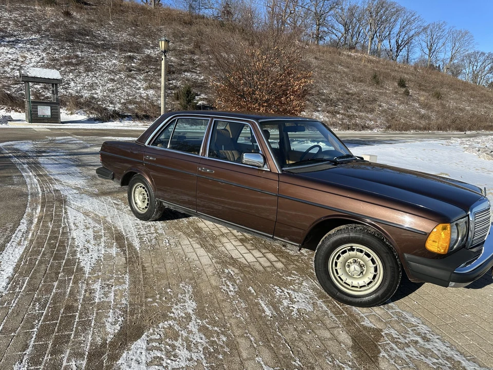 1983 Mercedes-Benz W123 Sedan - Image 3 of 31