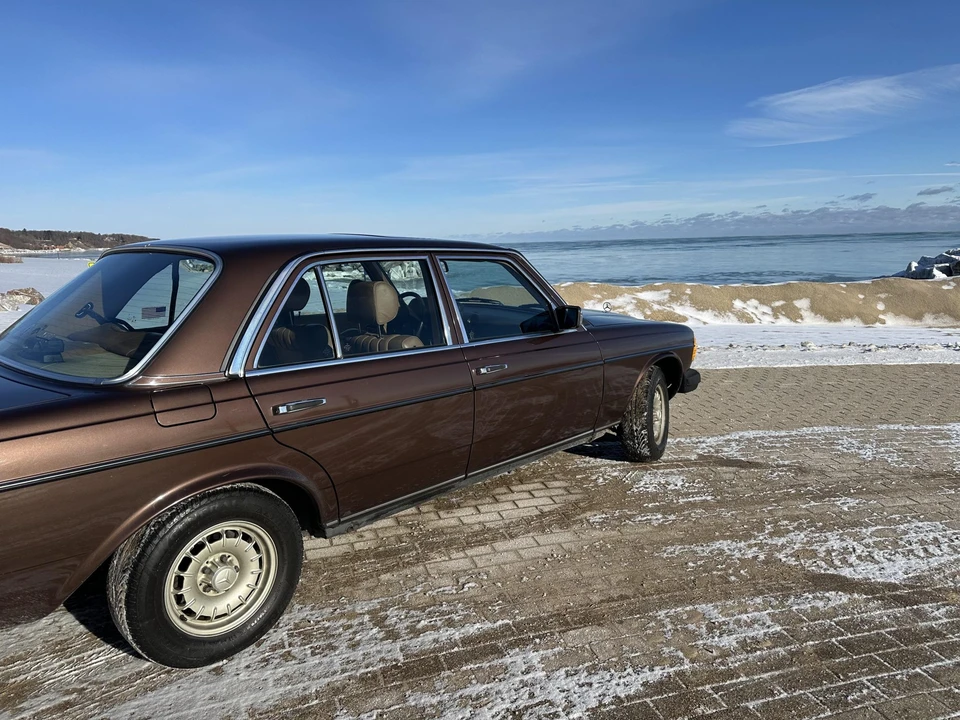 1983 Mercedes-Benz W123 Sedan - Image 31 of 31