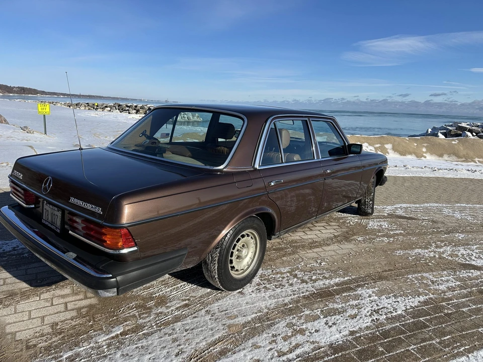 1983 Mercedes-Benz W123 Sedan - Image 25 of 31