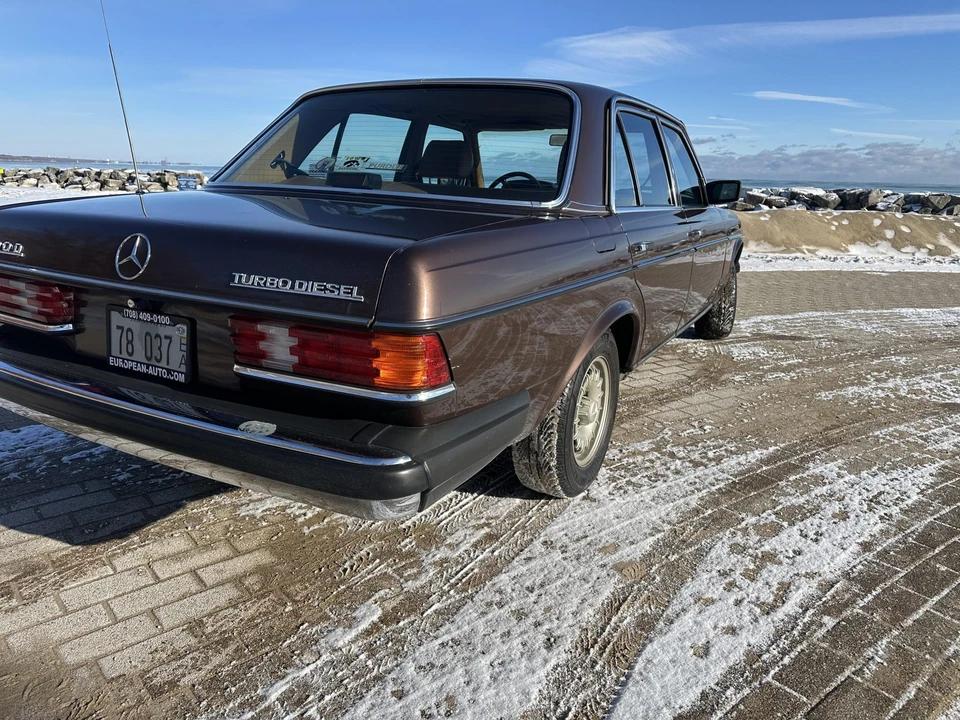 1983 Mercedes-Benz W123 Sedan - Image 22 of 31