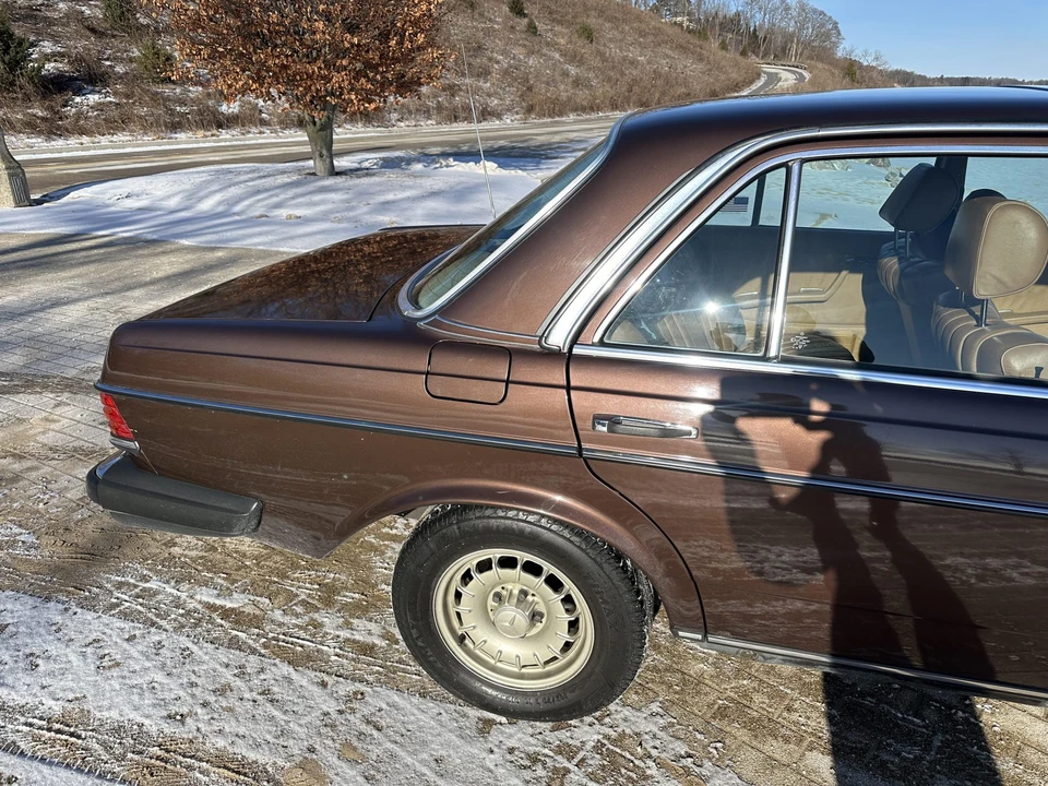 1983 Mercedes-Benz W123 Sedan - Image 30 of 31
