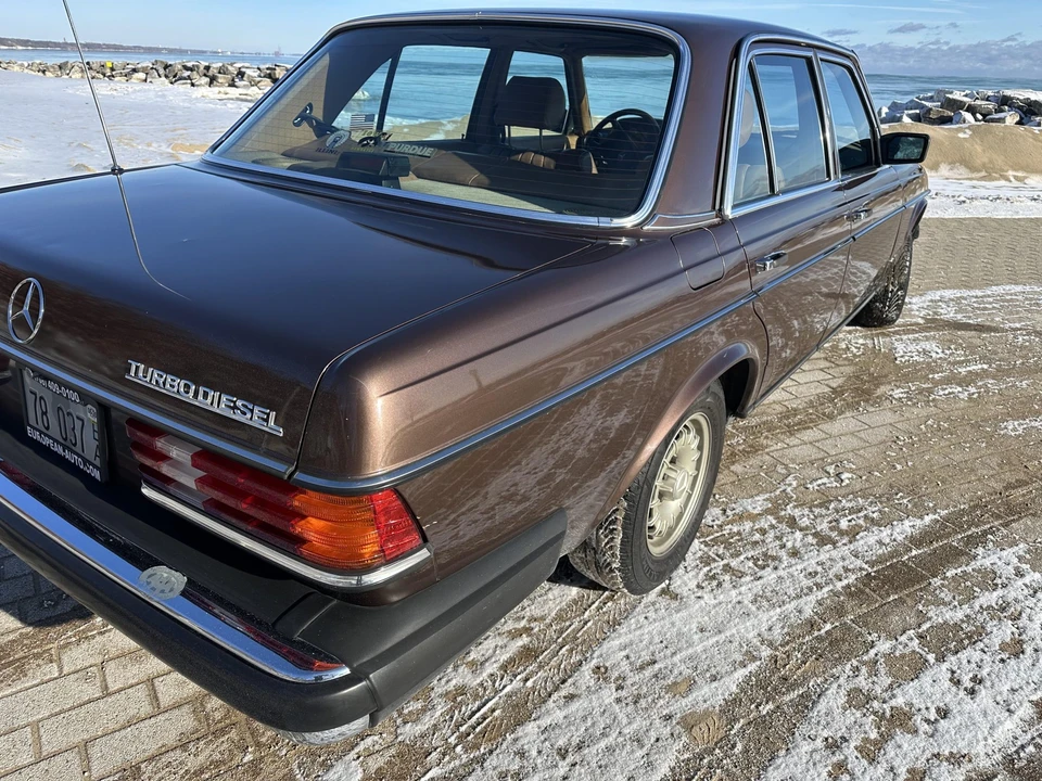 1983 Mercedes-Benz W123 Sedan - Image 29 of 31