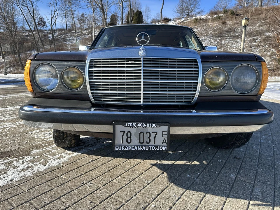 1983 Mercedes-Benz W123 Sedan - Image 9 of 31
