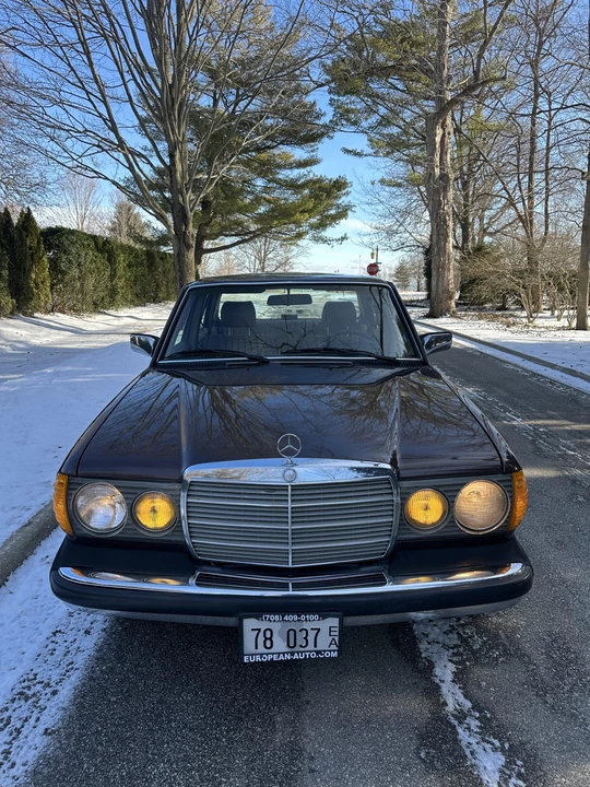 1983 Mercedes-Benz W123 Sedan - Image 10 of 31