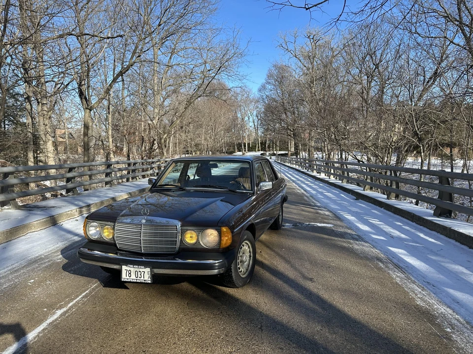 1983 Mercedes-Benz W123 Sedan - Image 11 of 31