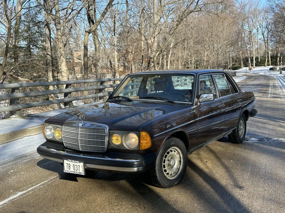 1983 Mercedes-Benz W123 Sedan - Image 13 of 31