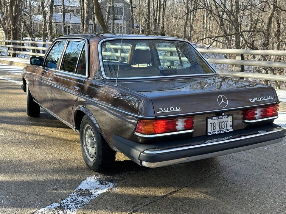 1983 Mercedes-Benz W123 Sedan - Image 17 of 31