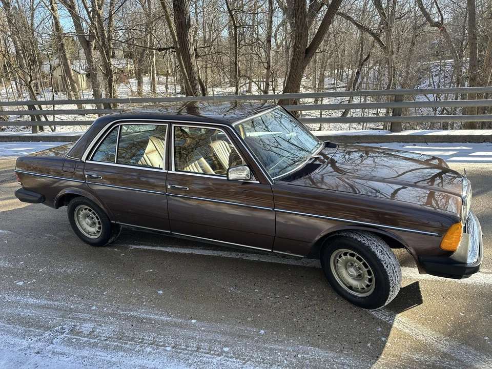 1983 Mercedes-Benz W123 Sedan - Image 26 of 31