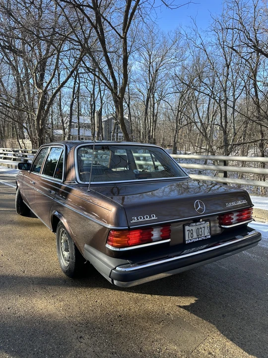 1983 Mercedes-Benz W123 Sedan - Image 16 of 31