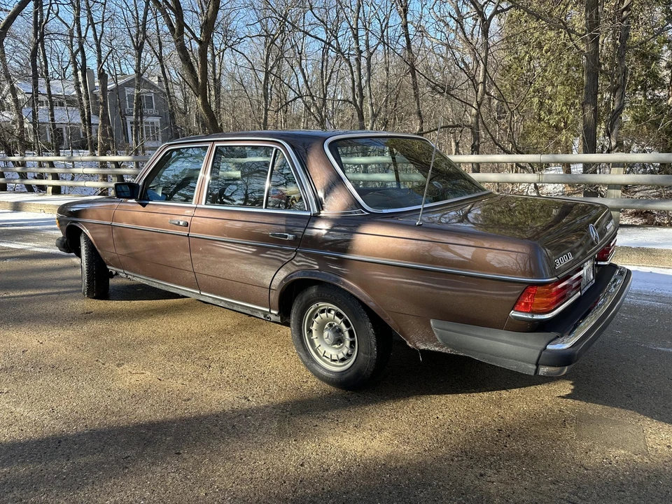 1983 Mercedes-Benz W123 Sedan - Image 15 of 31