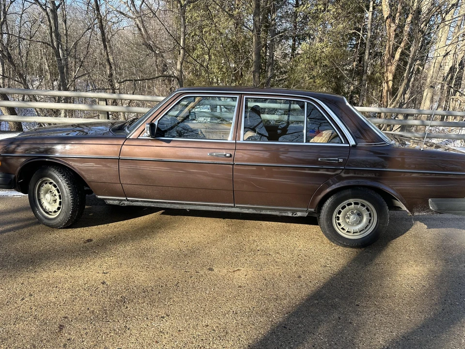 1983 Mercedes-Benz W123 Sedan - Image 28 of 31