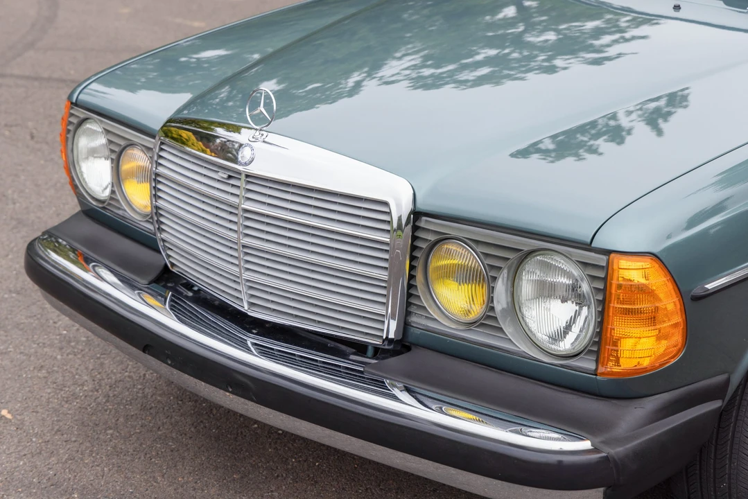 1983 Mercedes-Benz W123 Sedan - Image 20 of 31