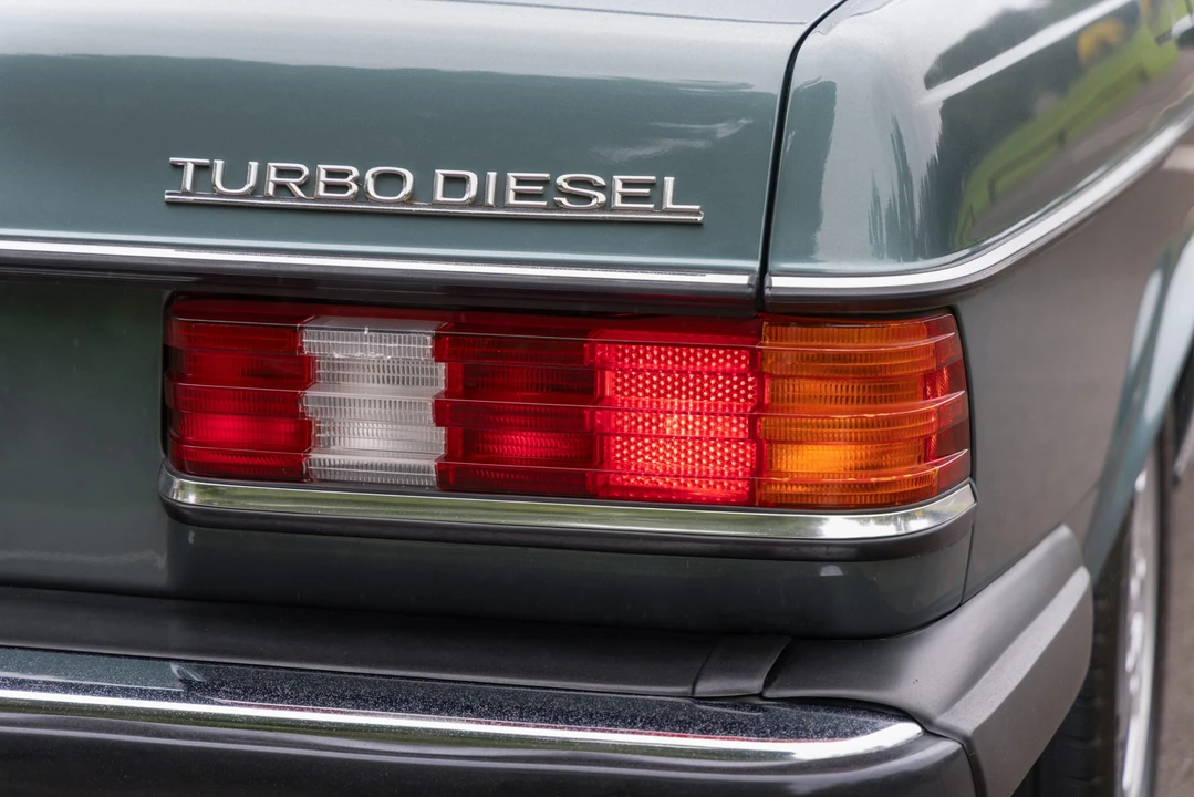 1983 Mercedes-Benz W123 Sedan - Image 14 of 31
