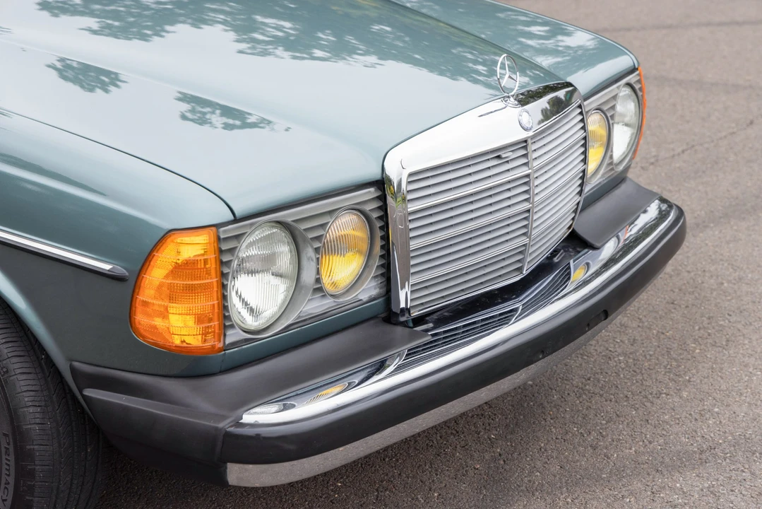 1983 Mercedes-Benz W123 Sedan - Image 19 of 31
