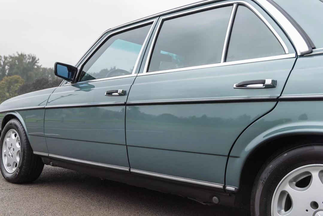 1983 Mercedes-Benz W123 Sedan - Image 17 of 31