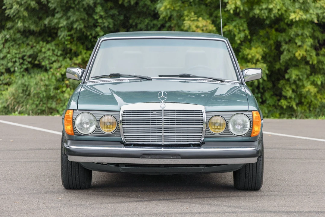 1983 Mercedes-Benz W123 Sedan - Image 9 of 31