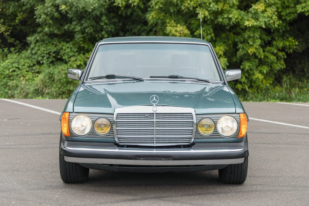 1983 Mercedes-Benz W123 Sedan - Image 10 of 31