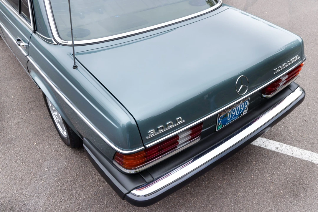 1983 Mercedes-Benz W123 Sedan - Image 27 of 31