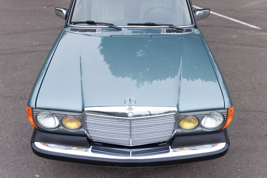 1983 Mercedes-Benz W123 Sedan - Image 23 of 31
