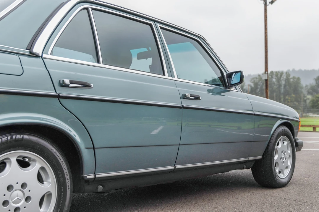 1983 Mercedes-Benz W123 Sedan - Image 18 of 31