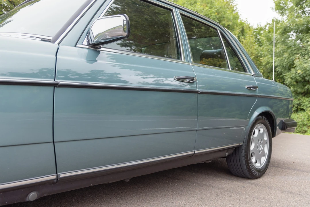 1983 Mercedes-Benz W123 Sedan - Image 16 of 31