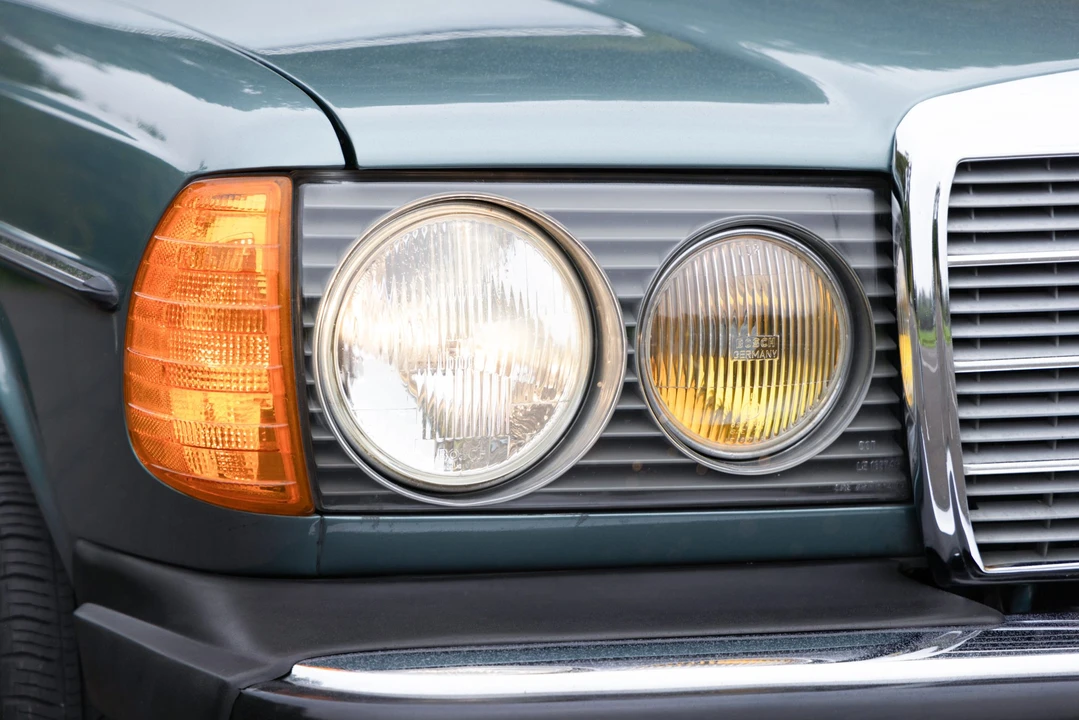 1983 Mercedes-Benz W123 Sedan - Image 11 of 31