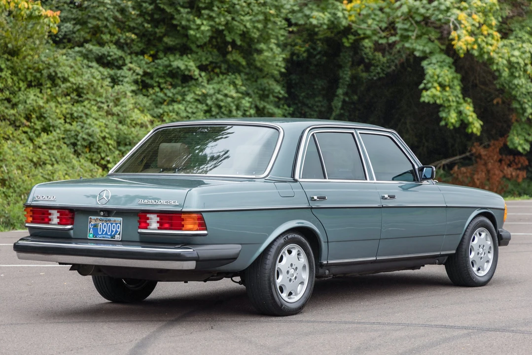 1983 Mercedes-Benz W123 Sedan - Image 6 of 31