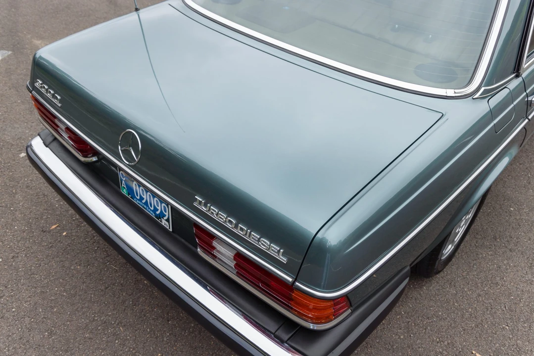 1983 Mercedes-Benz W123 Sedan - Image 28 of 31
