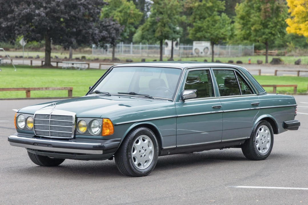 1983 Mercedes-Benz W123 Sedan - Image 2 of 31