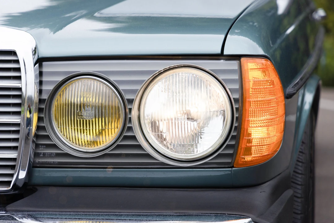 1983 Mercedes-Benz W123 Sedan - Image 12 of 31