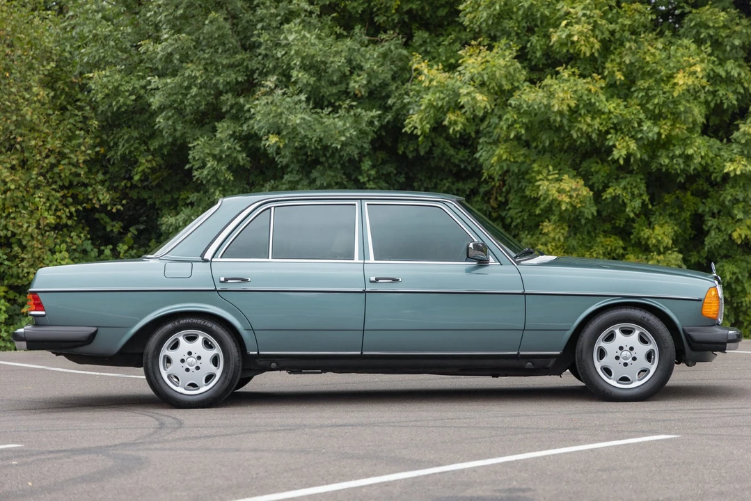 1983 Mercedes-Benz W123 Sedan - Image 7 of 31