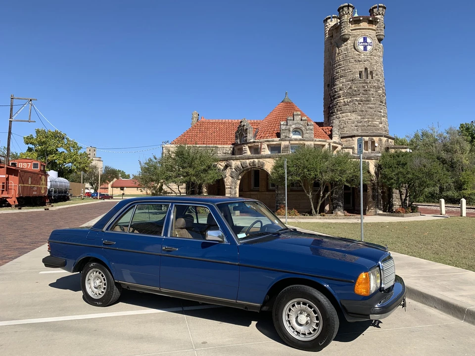 1983 Mercedes-Benz W123 Sedan - Image 7 of 31