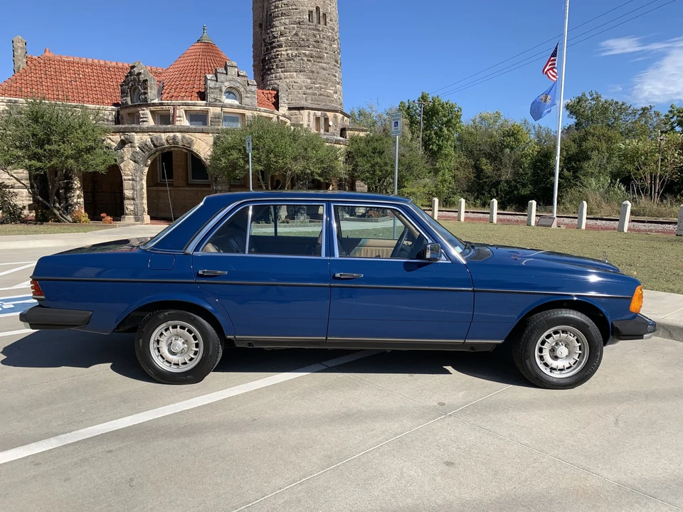1983 Mercedes-Benz W123 Sedan - Image 9 of 31