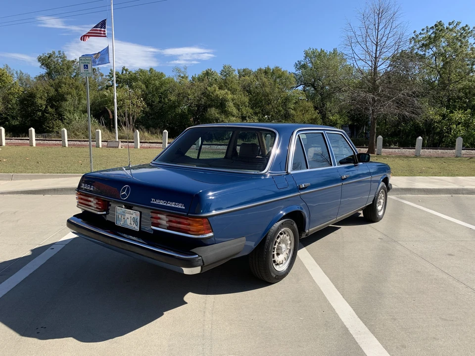 1983 Mercedes-Benz W123 Sedan - Image 11 of 31