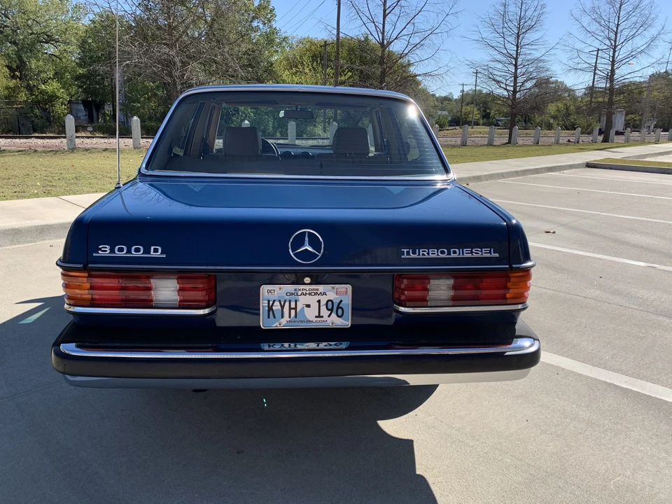 1983 Mercedes-Benz W123 Sedan - Image 12 of 31