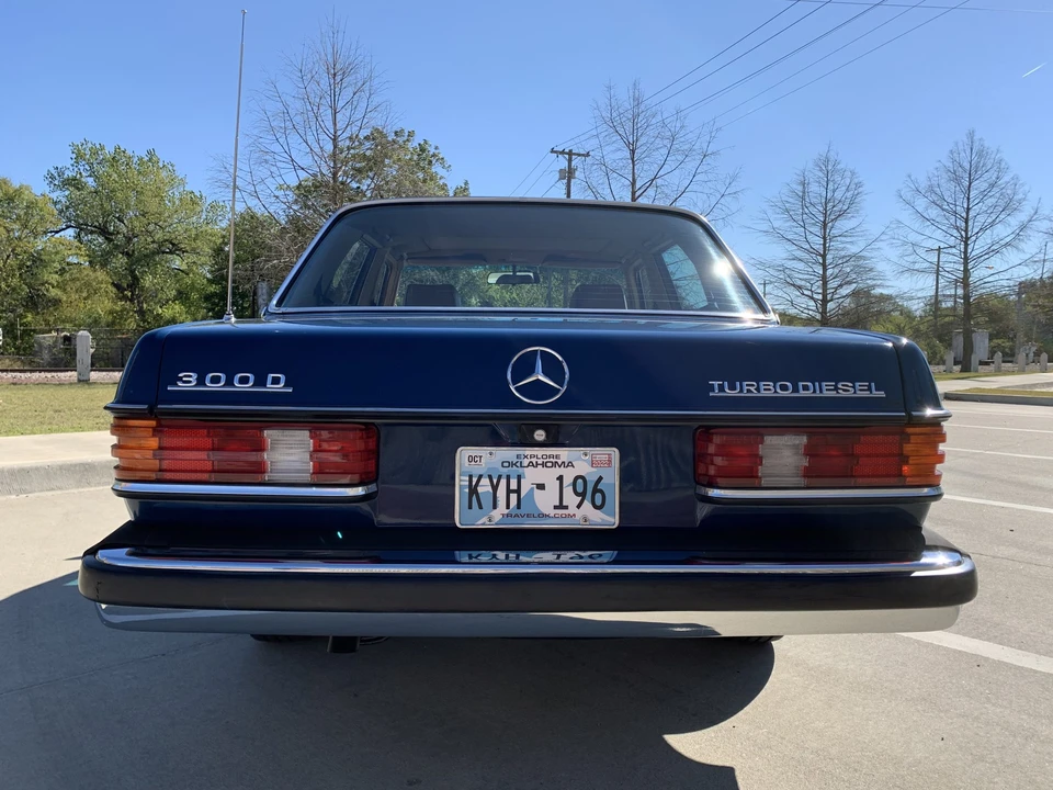 1983 Mercedes-Benz W123 Sedan - Image 13 of 31