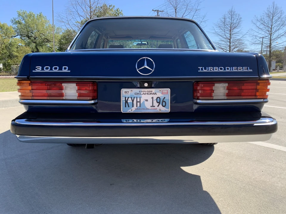 1983 Mercedes-Benz W123 Sedan - Image 14 of 31