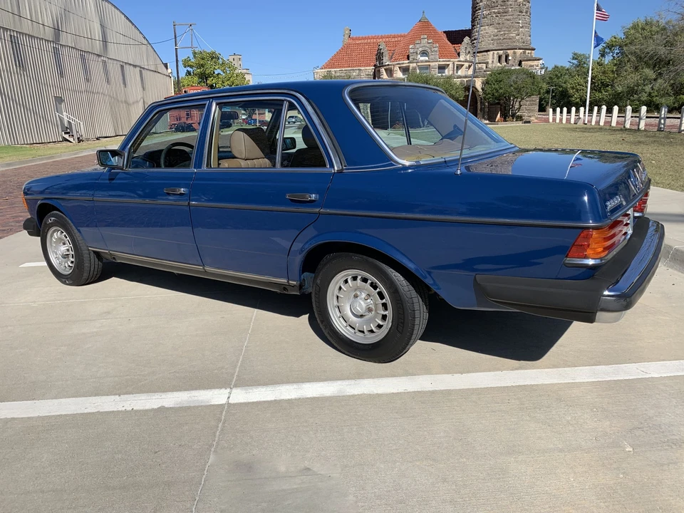 1983 Mercedes-Benz W123 Sedan - Image 16 of 31