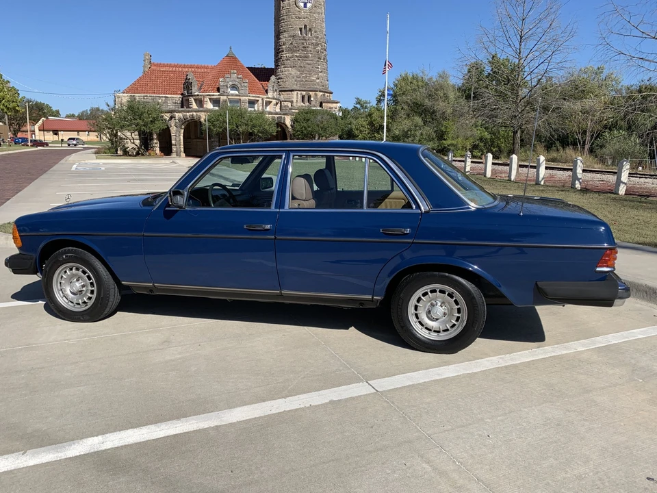 1983 Mercedes-Benz W123 Sedan - Image 17 of 31