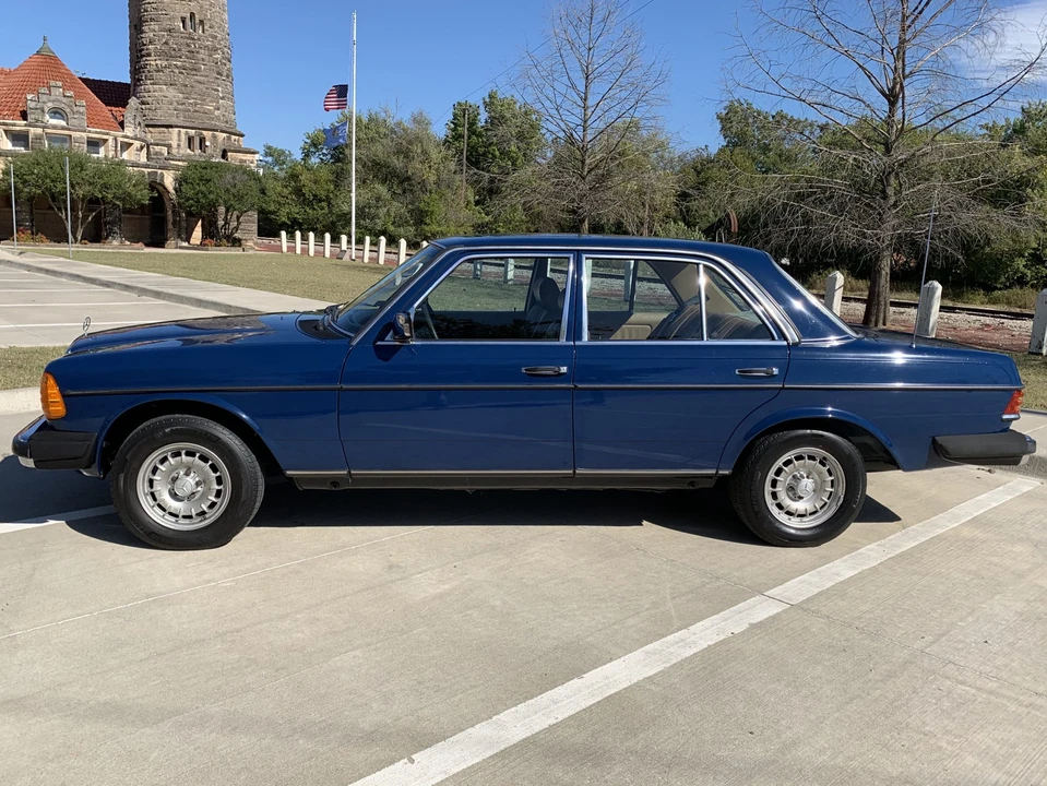 1983 Mercedes-Benz W123 Sedan - Image 18 of 31