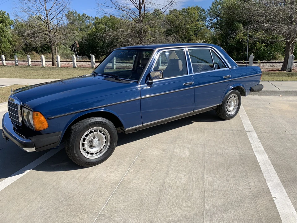 1983 Mercedes-Benz W123 Sedan - Image 2 of 31