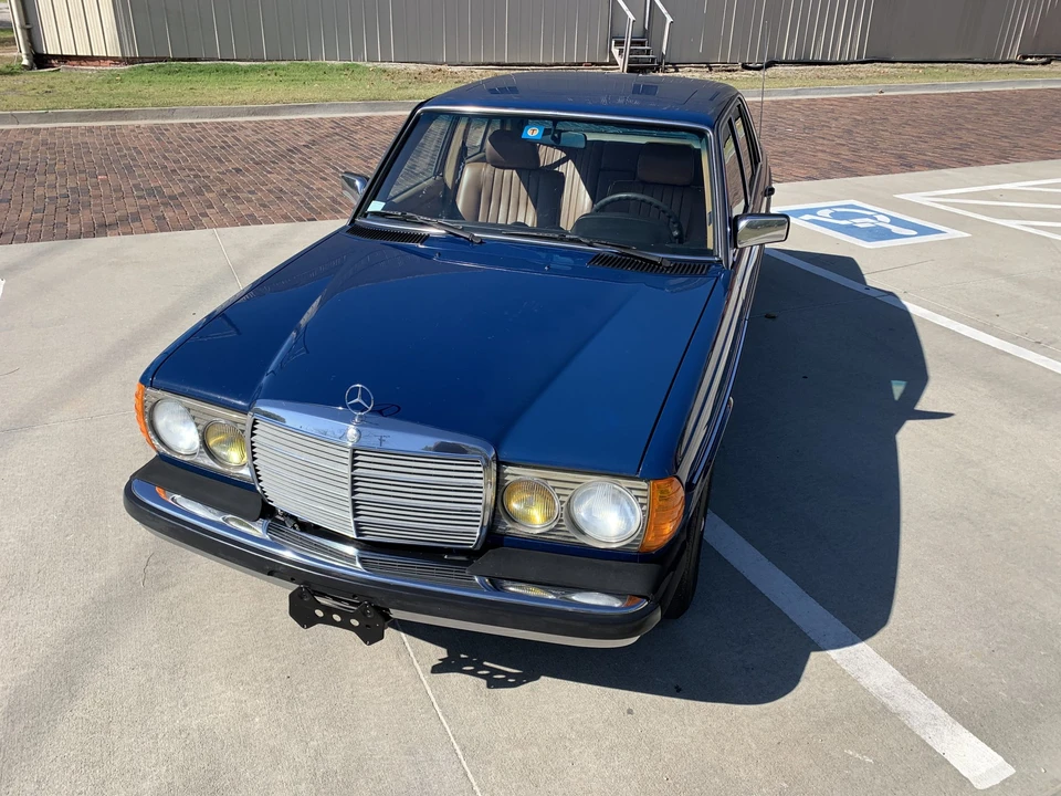 1983 Mercedes-Benz W123 Sedan - Image 4 of 31
