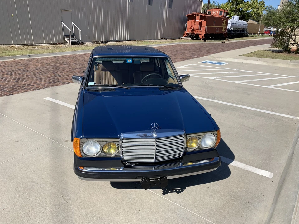 1983 Mercedes-Benz W123 Sedan - Image 6 of 31