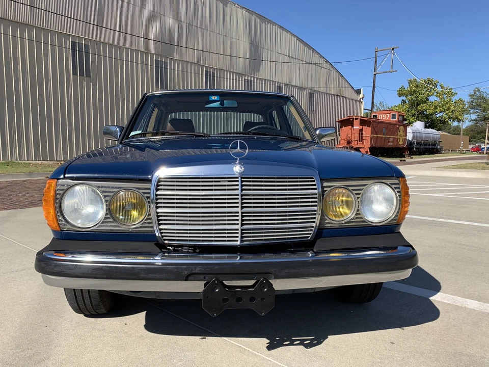 1983 Mercedes-Benz W123 Sedan - Image 5 of 31