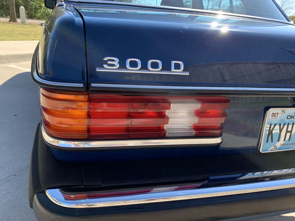 1983 Mercedes-Benz W123 Sedan - Image 27 of 31