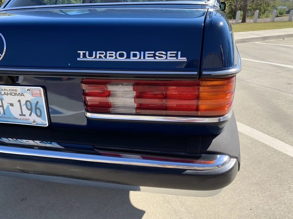 1983 Mercedes-Benz W123 Sedan - Image 28 of 31