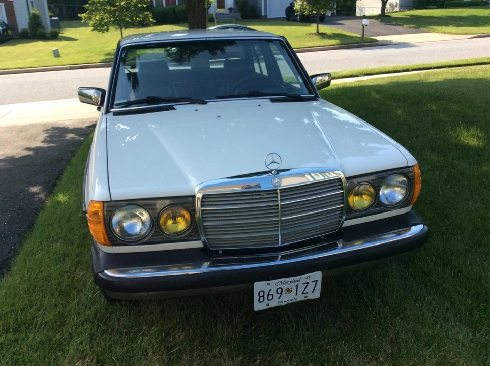 1983 Mercedes-Benz W123 Sedan - Image 8 of 31