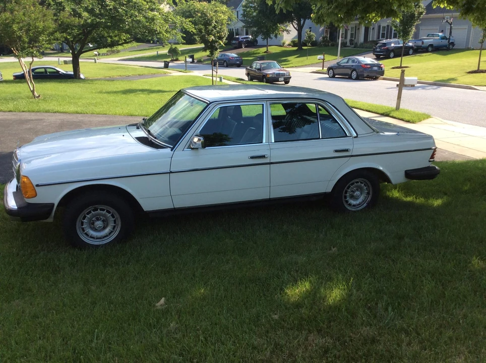 1983 Mercedes-Benz W123 Sedan - Image 3 of 31