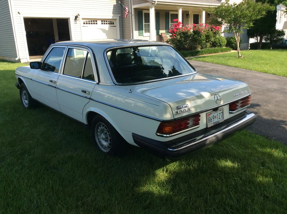 1983 Mercedes-Benz W123 Sedan - Image 4 of 31